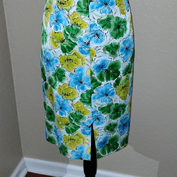 Suit - Picture 4 of 8